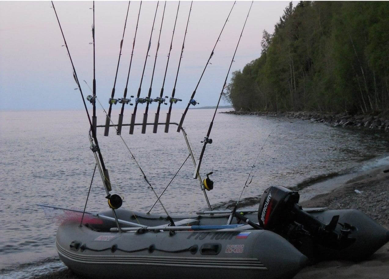 Рыбалка троллингом на лодке с мотором. Видео для новичков.